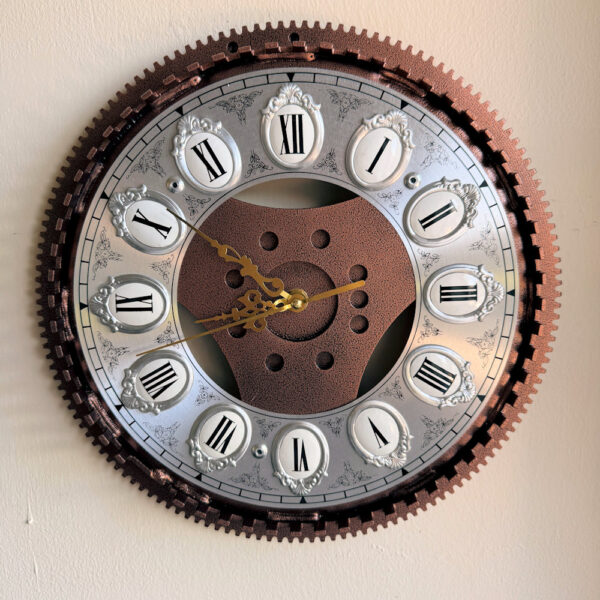 Steampunk victorian cog clock - overveiw with gold brass hands