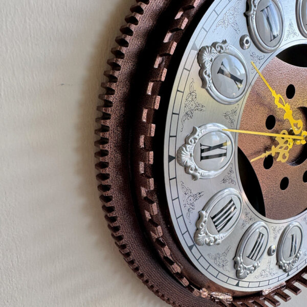Steampunk victorian cog clock - brass hands edge