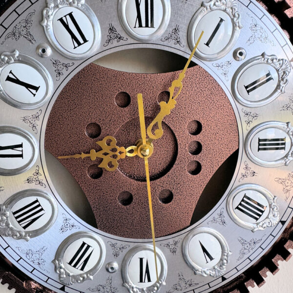Steampunk victorian cog clock - centre close up